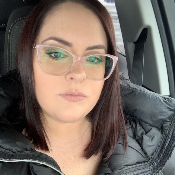 Meet your Posher, Amelia - Picture 1 of 5